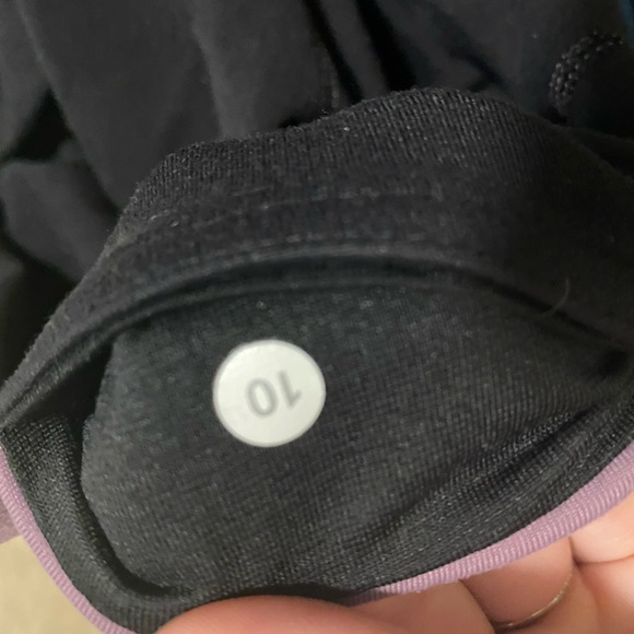 Purple lulu workout crops - Picture 3 of 3